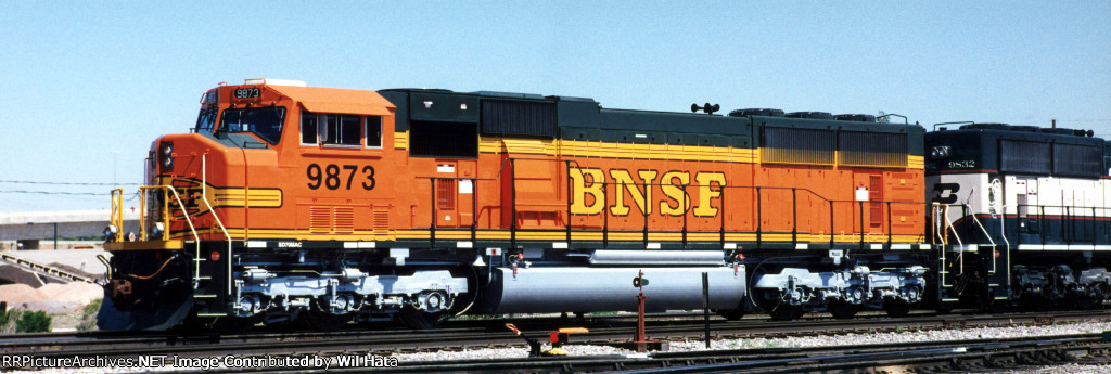BNSF SD70MAC 9873